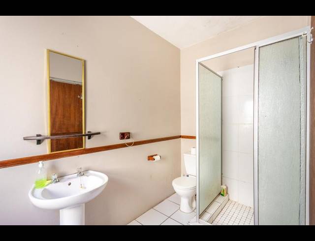 8 BEDROOM HOUSE FOR SALE IN PINELANDS